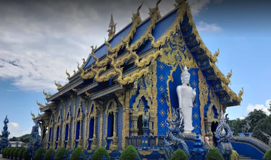 Chiang Rai: White, Blue, Red Temples, Long Neck Tour - What the guides add to the experience