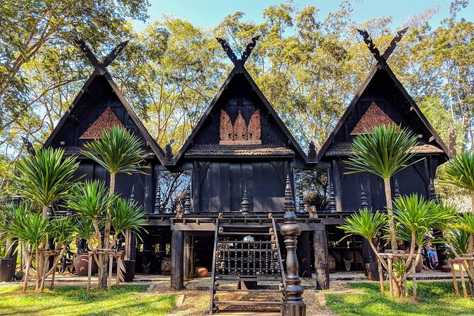 Chiang Rai White Temple, Blue Temple and more from Chiang Mai - Guides can turn a long ride into a better day