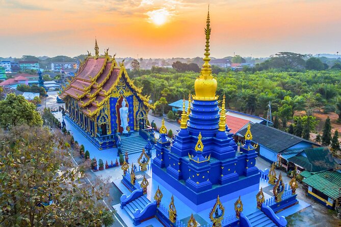 Chiang Rai White Temple, Blue Temple and more from Chiang Mai - A coffee stop breaks up the first long drive