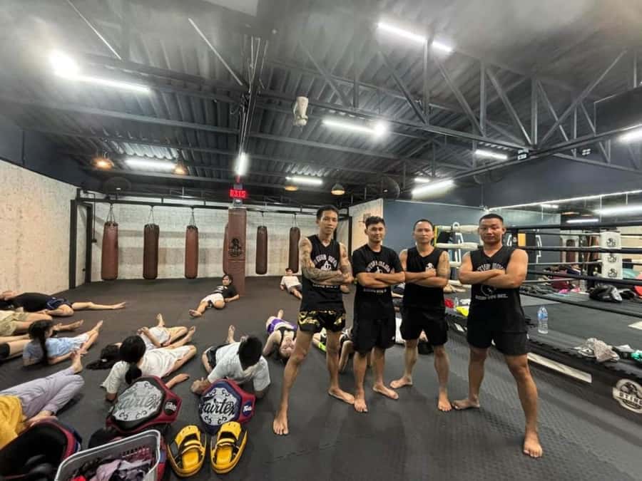 Chiangmai : Muay Thai Training academy - Pad Work and Partner Drills Bring the Class to Life