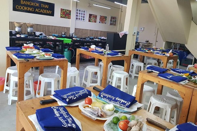 Choose 5 Dishes: Half-Day Cooking Class in Sukhumvit with Market Tour - What you actually do in the kitchen