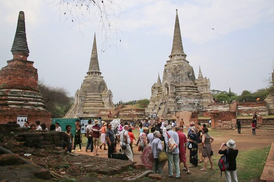 Colors of Ayutthaya: UNESCO Heritage 6 hour Bicycle Tour - Lunch beside the river at about 12:30