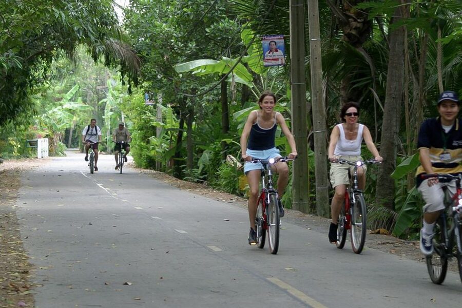 Colors Of Bangkok: 4-Hour Small Group Bike Tour - A proper Thai lunch after the ride