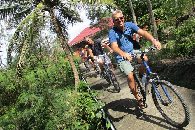 Countryside Bangkok and a Local Floating Market Tour by Bicycle Including Lunch - Crossing by boat into the green side