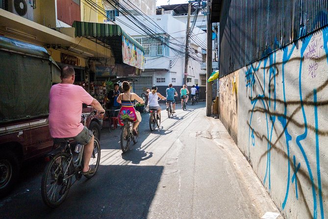 Countryside Bangkok and a Local Floating Market Tour by Bicycle Including Lunch - Group size and the guide’s role