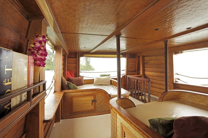 Cruising on a comfortabel boat in Phang Nga Bay - The "Must-Do" Tour Khao Lak - Key points at a glance