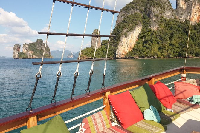 Cruising on a comfortabel boat in Phang Nga Bay - The "Must-Do" Tour Khao Lak - Why Phang Nga Bay deserves a full day