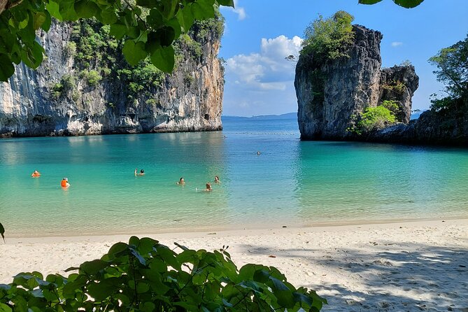 Cruising on a comfortabel boat in Phang Nga Bay - The "Must-Do" Tour Khao Lak - Breakfast first, then a comfortable place to watch the bay