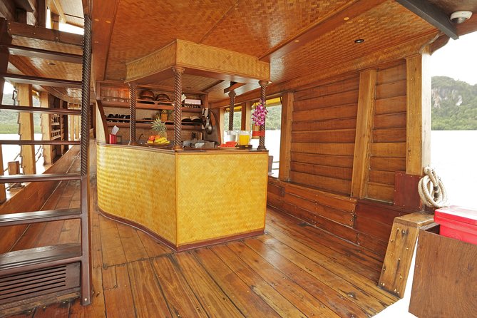 Cruising on a comfortabel boat in Phang Nga Bay - The "Must-Do" Tour Khao Lak - What lunch tells you about the tour’s pace