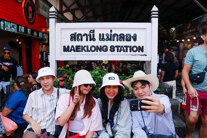 Day Trip to Bangkok Floating Market & Maeklong Railway - Two famous markets in one Bangkok day