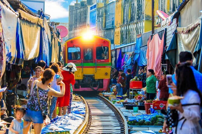 Day Trip to Bangkok Floating Market & Maeklong Railway - Timing, meeting point, and small practical details