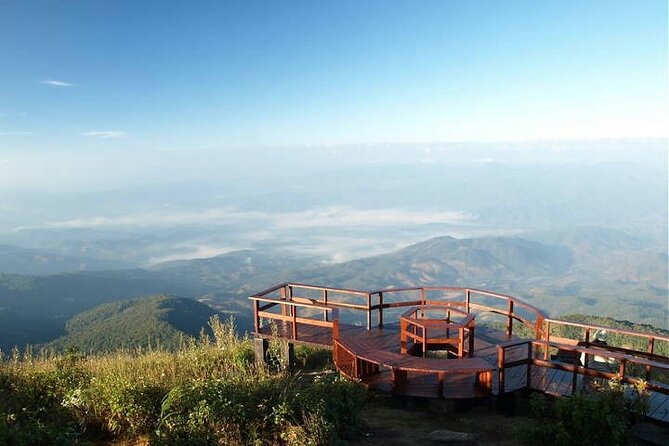 Doi Inthanon National Park with Nature Trail Trekking 1-Day Tour - The King and Queen Pagodas and their garden setting