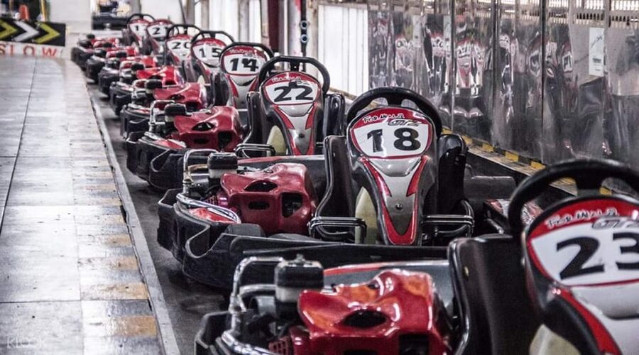 EasyKart Bangkok (RCA Plaza) : Go-Kart Racing Experience - Safety briefing before the first lap
