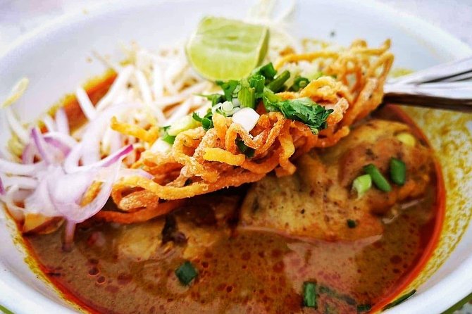 Eat Like a Local Food Tour in Hua Hin - Two hours of food from three Thai regions