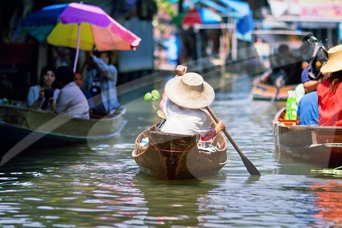 Floating Markets and Bridge on River Kwai Tour from Bangkok - The optional smaller canoe ride