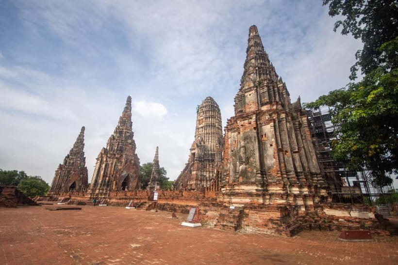 From Bangkok: Affordable Ayutthaya Highlights Tour - Wat Mahathat and the Buddha head in tree roots