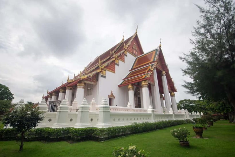 From Bangkok: Affordable Ayutthaya Highlights Tour - Practical clothing, bags, and mobility notes
