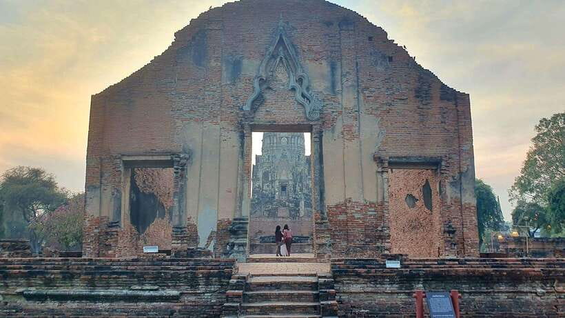From Bangkok: Ayutthaya Afternoon Tour with Boat & Tuk-Tuk - Wat Chaiwatthanaram from water and after dark