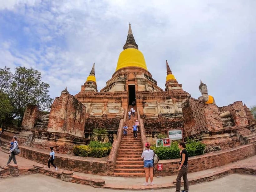 From Bangkok: Ayutthaya & Ayothaya Floating Market Day Trip - Wat Mahathat and the famous Buddha head