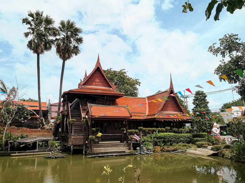 From Bangkok: Ayutthaya & Ayothaya Floating Market Day Trip - How the guide shapes the day