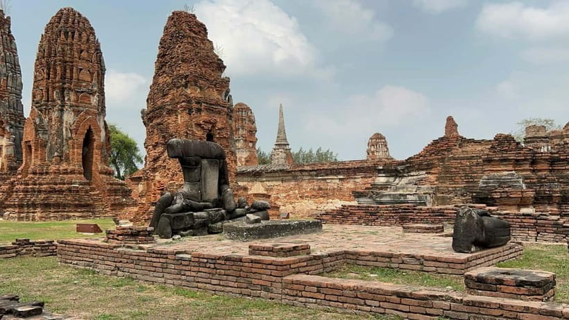From Bangkok: Ayutthaya Heritage Tour with Sunset Boat Ride - The market snack stop and a taste of local life