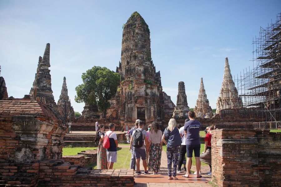 From Bangkok: Ayutthaya Historical Day Tour by Bus - Lunch in Ayutthaya with a local-food break