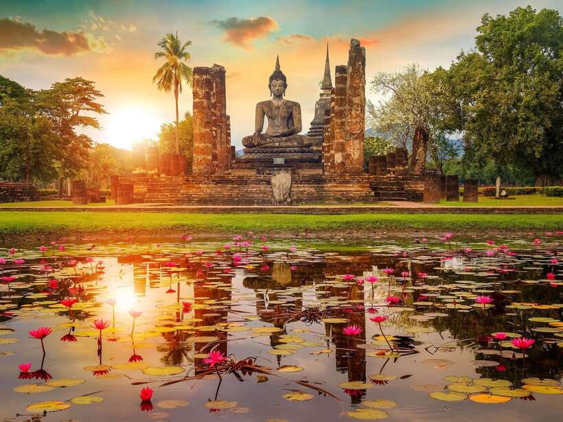 From Bangkok: Ayutthaya Historical Park Guided Day Trip - Wat Mahathat and the Buddha head among the roots