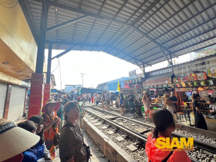 From Bangkok:Damnoen Floating Market and Railway Market Tour - Join group or private departure?