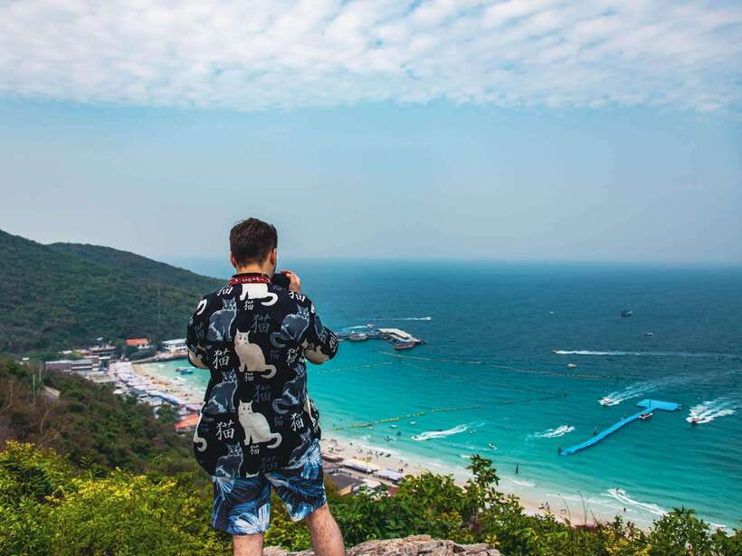 From Bangkok: Pattaya Koh Larn & Sanctuary of Truth Day Trip - Guides, group size, and how the day feels