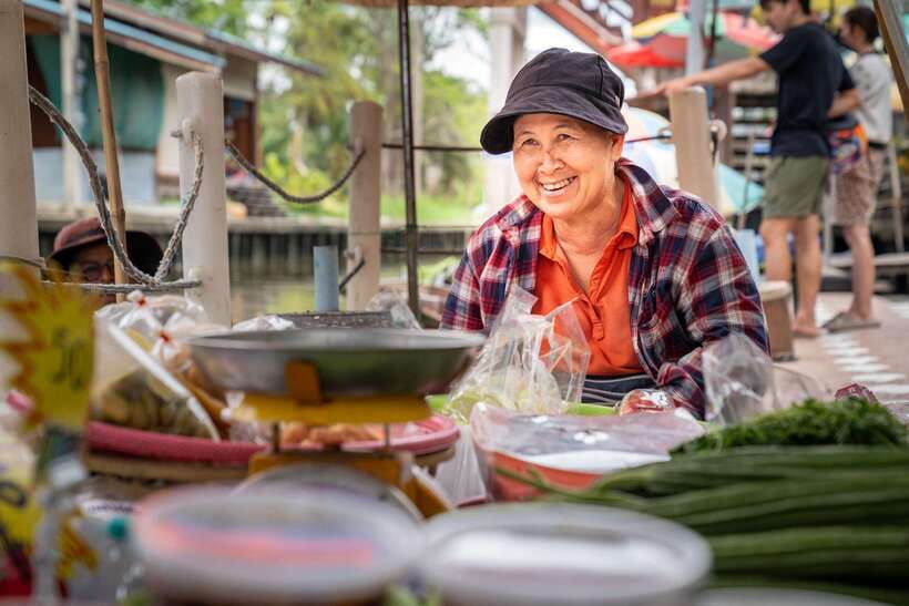 From Bangkok: Railway & Damnoen Saduak Floating Market Tour - The return to Bangkok and the real time commitment
