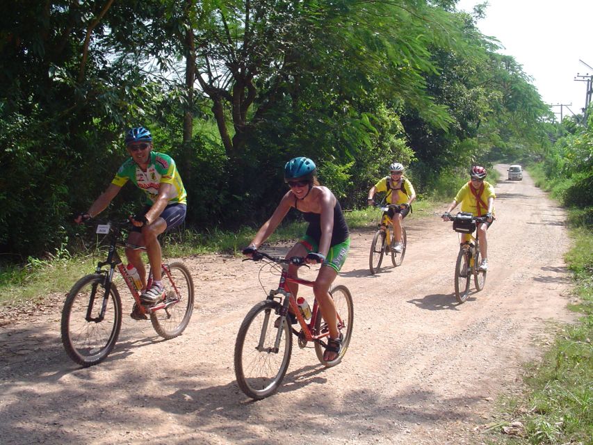 From Chiang Mai: Mae Taeng Valley and Waterfalls Cycle Tour - A Thai lunch in a tropical garden