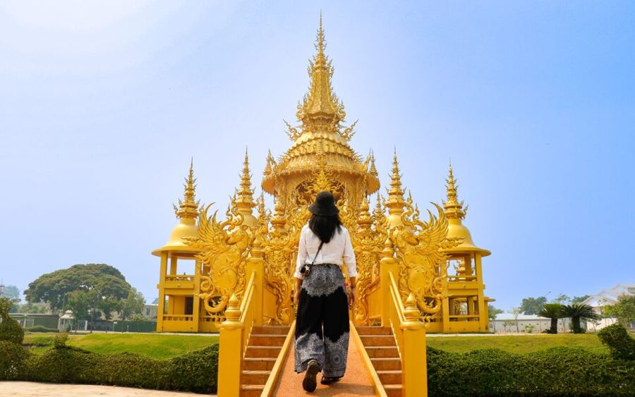 From Chiang Rai: Famous Temples and Golden Triangle Day Tour - Guides make the difference