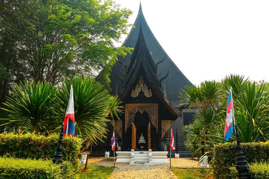From Chiang Rai: Famous Temples and Golden Triangle Day Tour - Wat Huay Pla Kang and the Goddess of Mercy