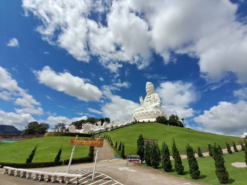 From Chiang Rai: Famous Temples and Golden Triangle Day Tour - Blue Temple: color, movement, and detail