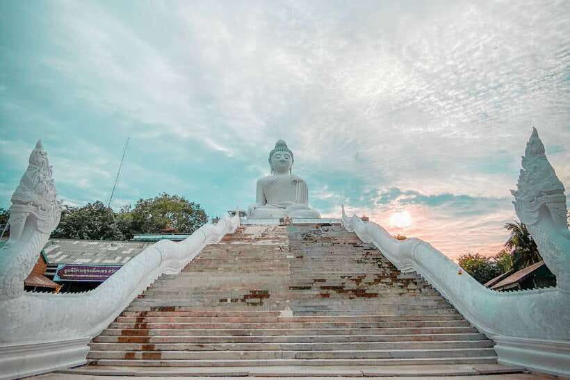 From Khao Lak: Phuket Naka Weekend Market - Big Buddha viewpoint, or Wat Chalong instead