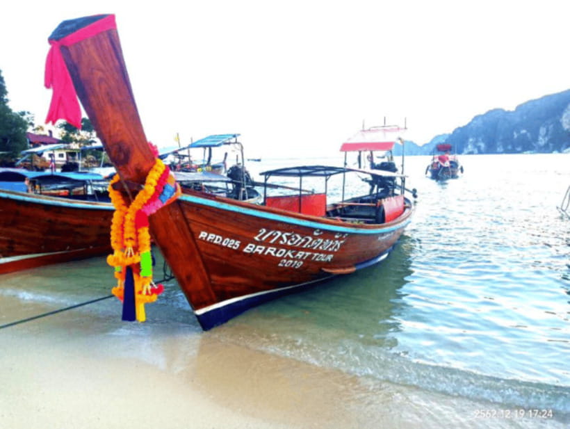 From Phi Phi islands: Phi Phi, Maya Area by longtail Boat - Pileh Lagoon, the calm-water highlight