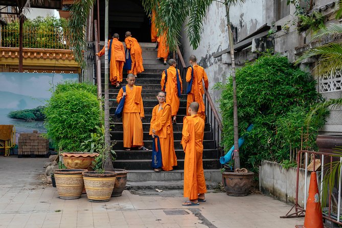 Full Day Bangkok PRIVATE City Tour With Locals - Wat Trimit & Wat Pho tickets - Tuk-tuk ride to the Golden Mount