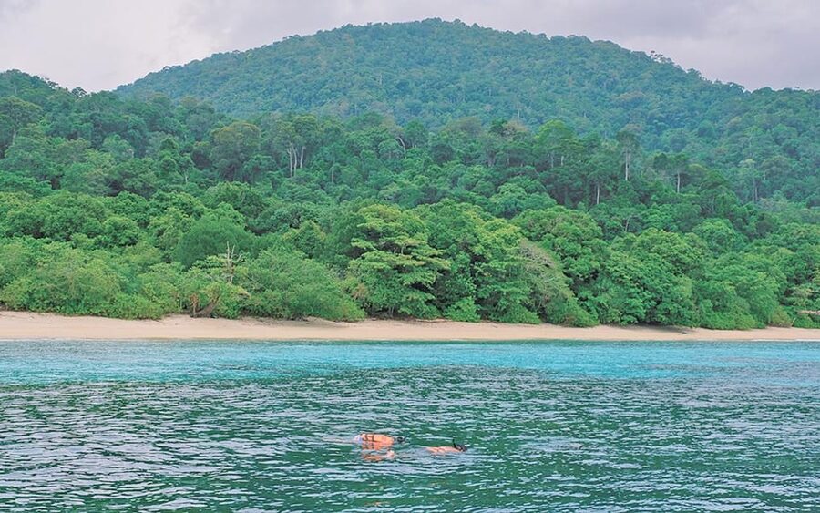 Full-Day Koh Lipe 5 points Snorkeling (East Zone) with Lunch - Koh Usen at 11:00, a smaller reef stop
