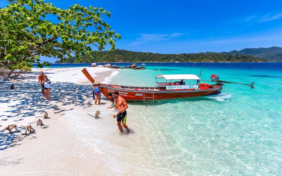Full-Day Koh Lipe 7 points Snorkeling Experience with Lunch - Koh Hin Son’s balanced rock formation