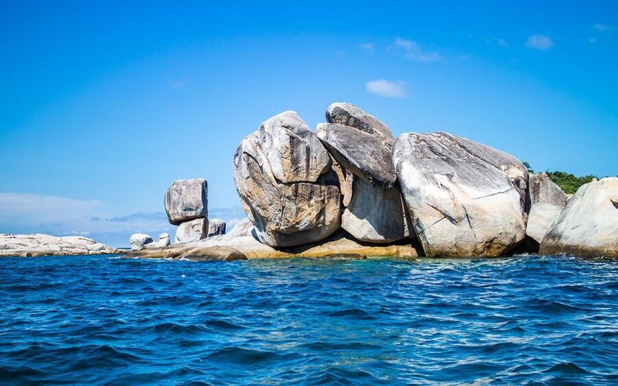 Full-Day Koh Lipe 7 points Snorkeling Experience with Lunch - Koh Hin Ngam and the black polished rocks