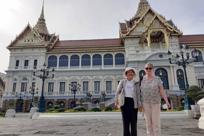 Grand Palace & Temples of Bangkok with experienced guide - The guide can make or break the experience