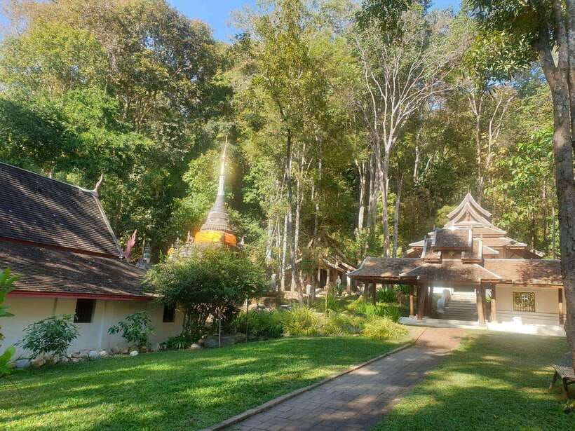 Half Day Morning Wat Pha Lat & Wat Phra That Doi Suthep Tour - Wat Pha Lat: forest calm and close-up detail