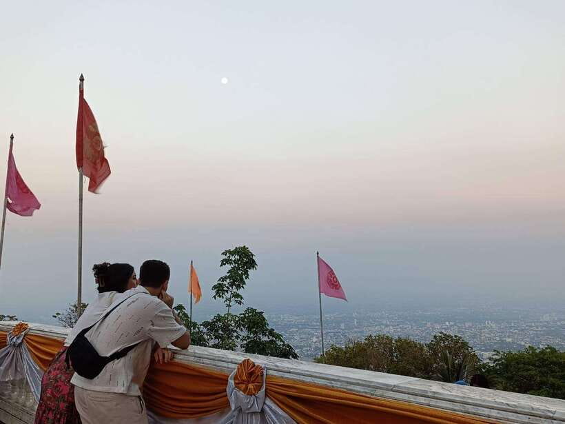 Half Day Morning Wat Pha Lat & Wat Phra That Doi Suthep Tour - Wat Phra That Doi Suthep and the 306-step climb