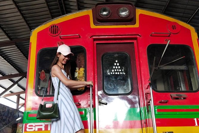 Half-Day Railway Market and Floating Market Tour in Thailand - What the guides add to the day