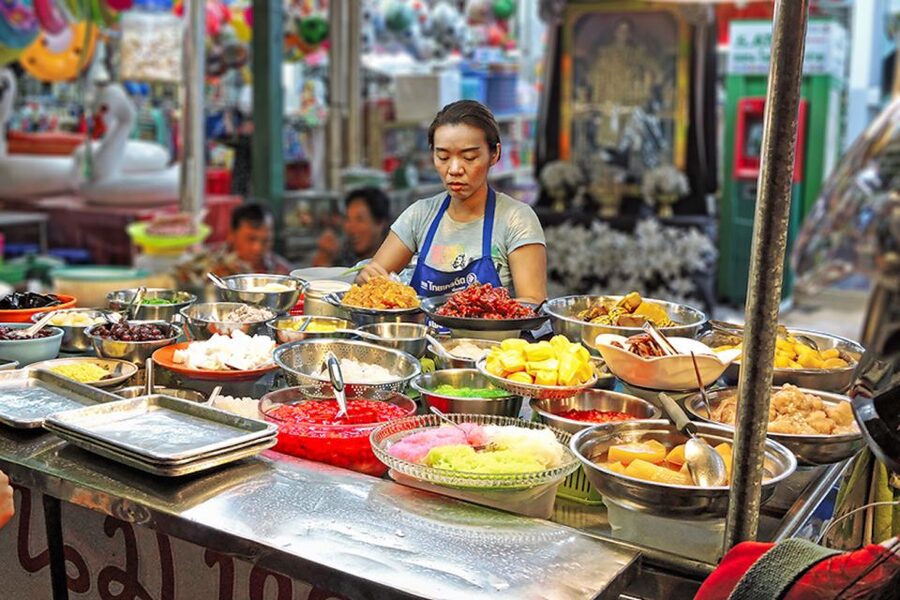 Hua Hin: Local Food Nighttime Guided Tour - The market: fresh produce before cooked food