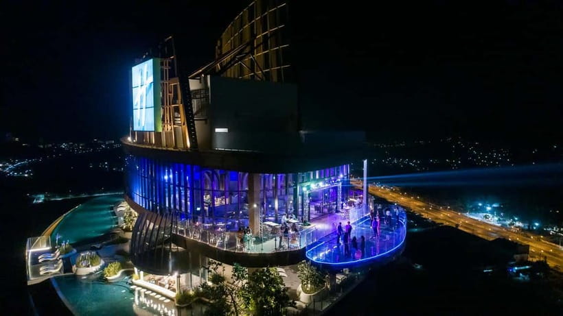 Hua Hin: Vana Nava Sky Bar Rooftop at Holiday Inn - Is $64 for two good value?