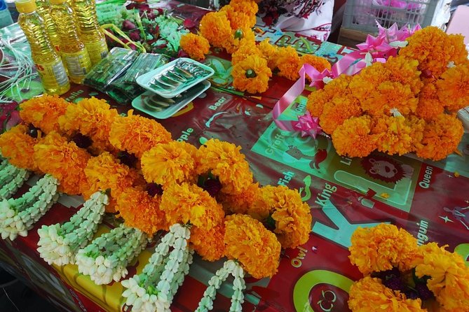 In and around Bangkok Private Tour Guide with Custom Experience - Bangkok by boat, rail, bus, and tuk-tuk