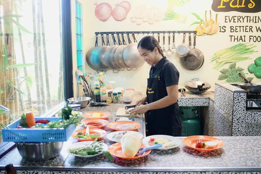 Khao Lak Pui's Authentic Thai Cooking Class - Choosing a menu with Pui