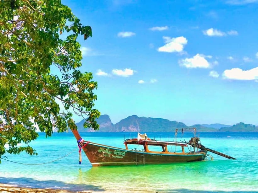 Ko Lanta: 4 Islands Snorkeling Tour by Longtail Boat - Ko Chueak, the early snorkeling stop