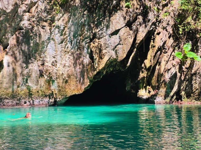 Ko Lanta: 4 Islands Snorkeling Tour by Longtail Boat - Boat comfort, weather, and group size